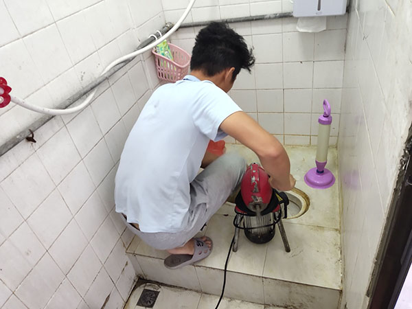 揭阳管道堵塞冒臭气 专业师傅现场解决问题