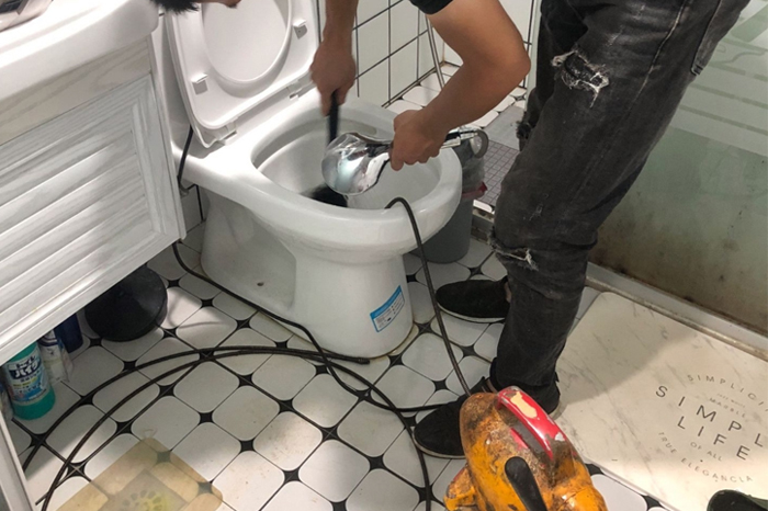 揭阳马桶堵塞自己疏通还是找师傅?专业上门服务让你省时更省心